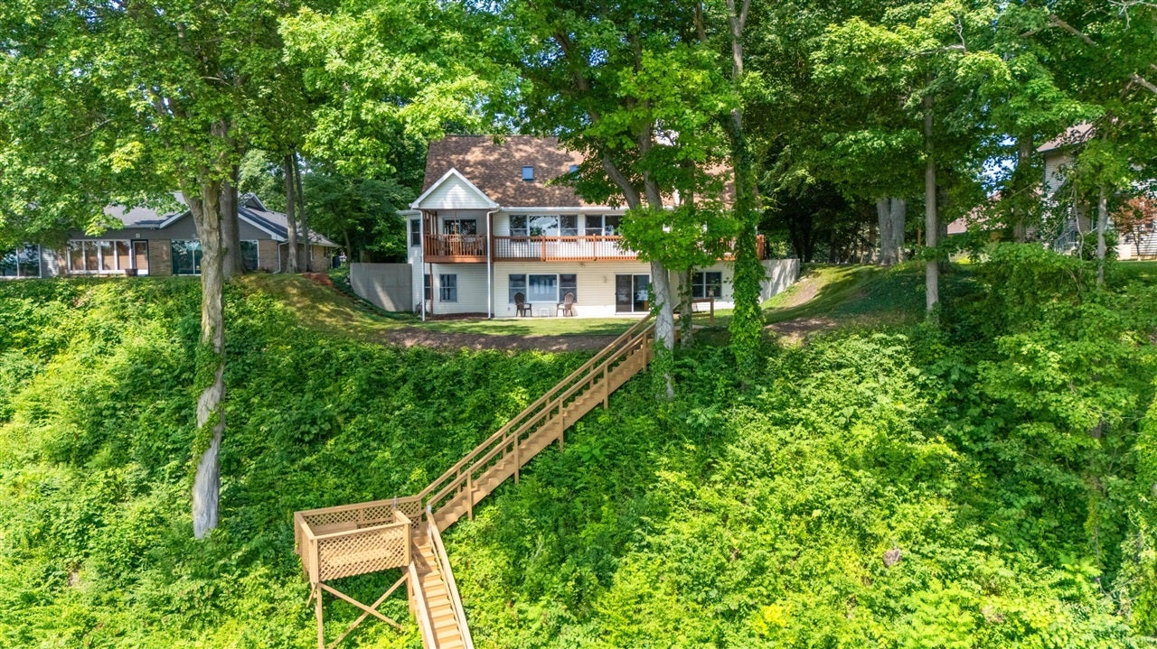9895 Lakeview Drive — photo
