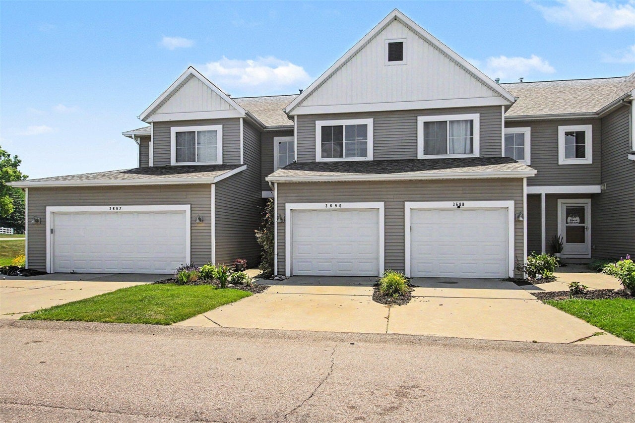 3690 Oxford Court — photo