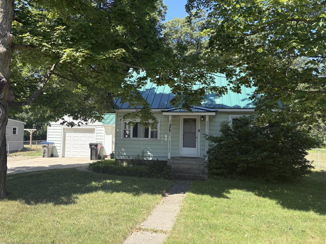 575 S Wolf Lake Road — photo