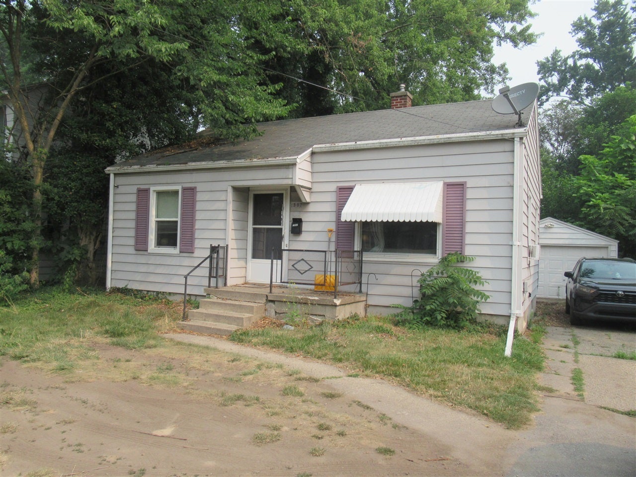 1507 Leonard Street — photo