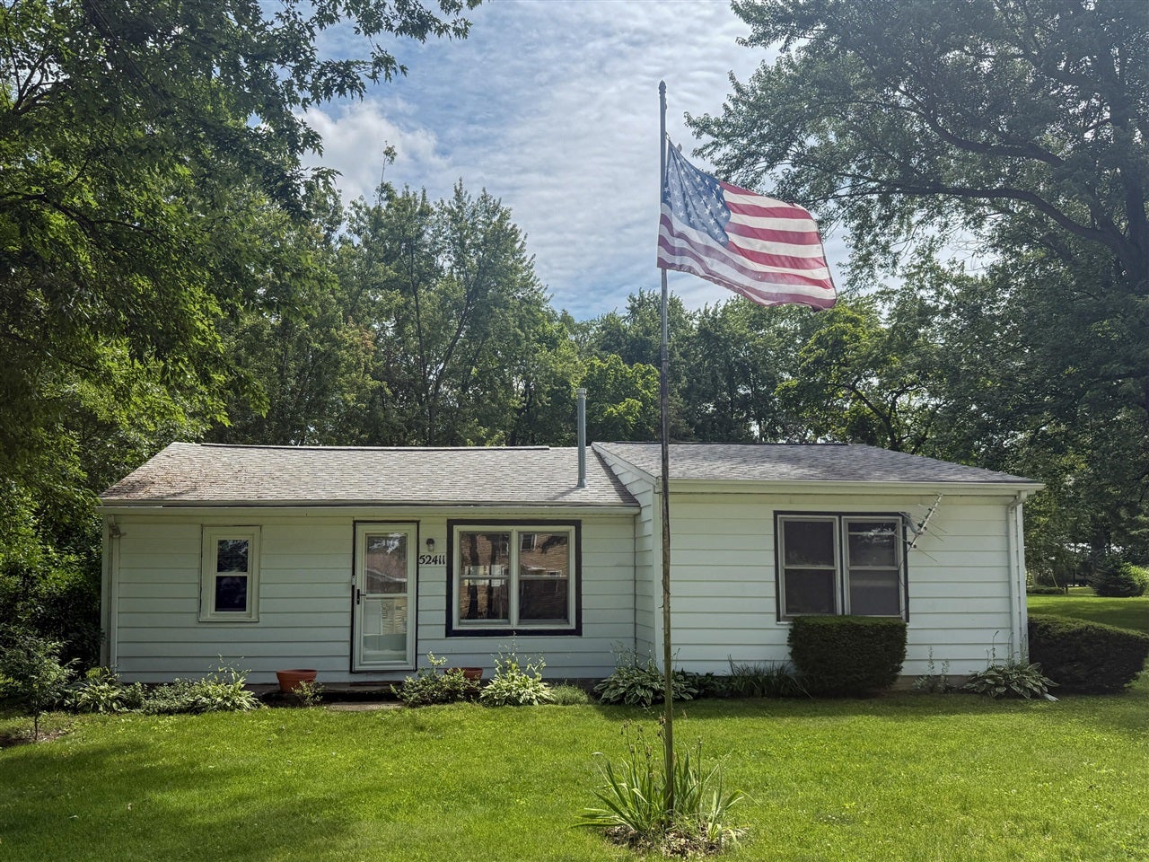 52411 Lakeview Drive — photo