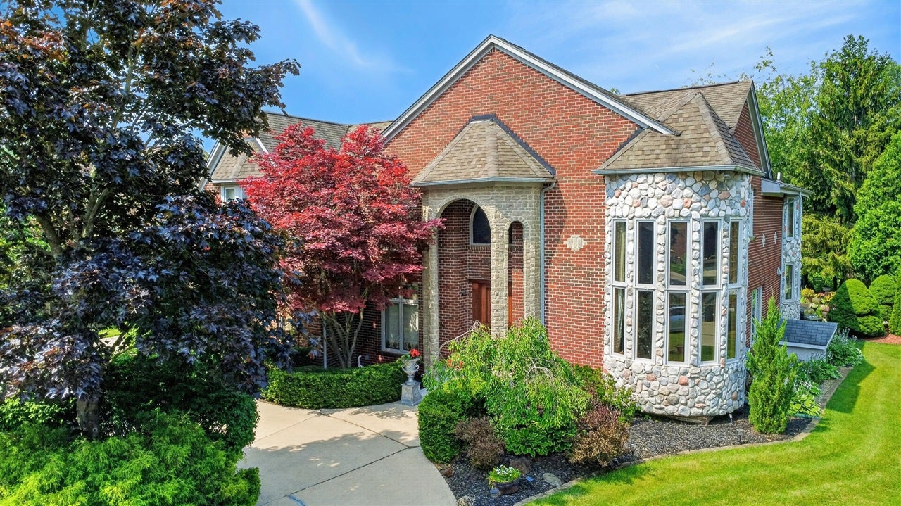 833 Lakewood Drive — photo