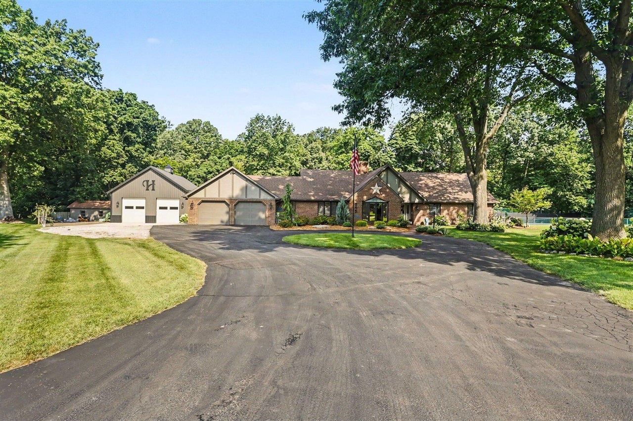 1555 Cardinal Drive — photo