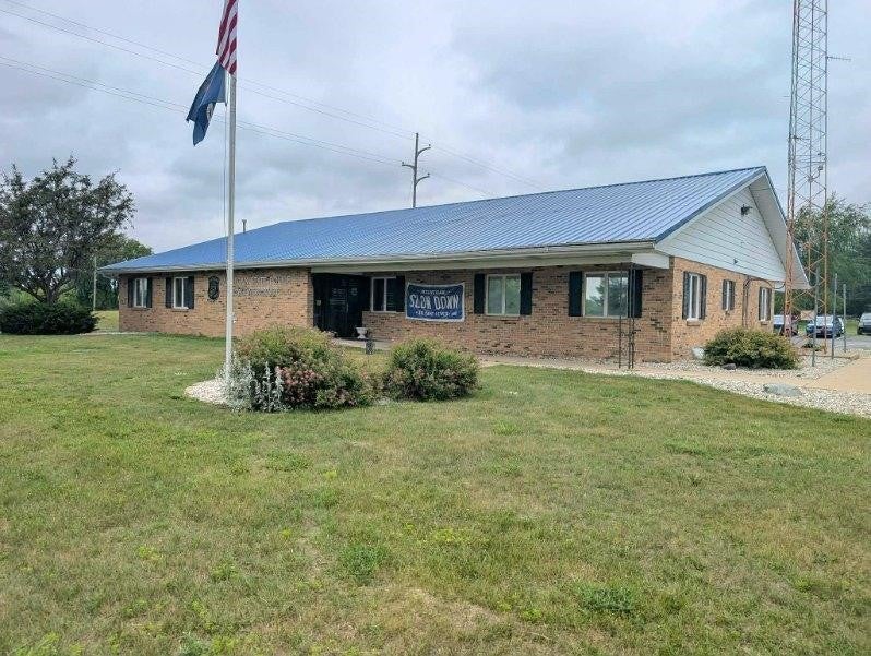 10300 W Howard City-Edmore — photo