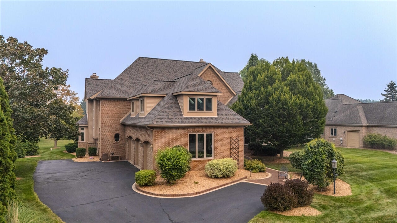 3237 Heather Road — photo