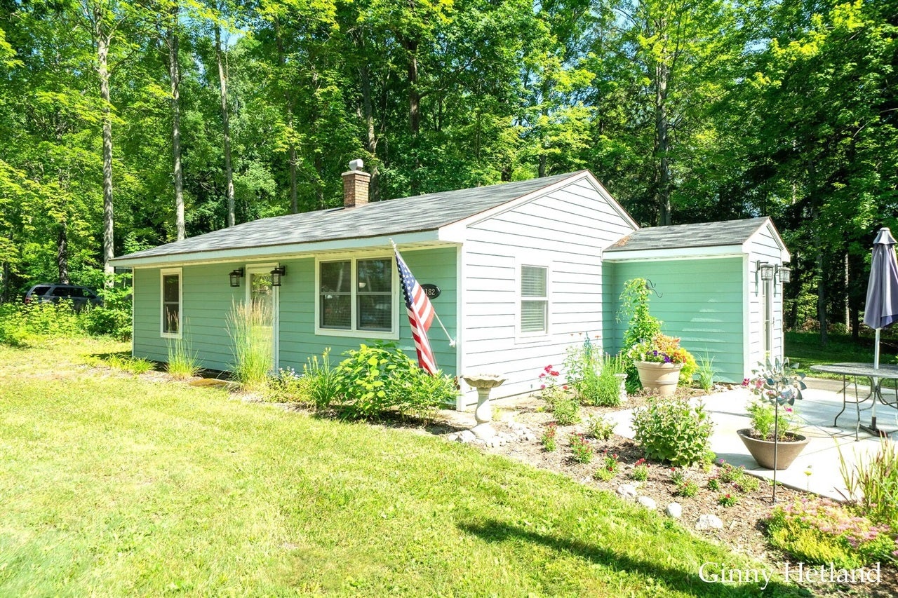 10182 Bertrand Boulevard — photo