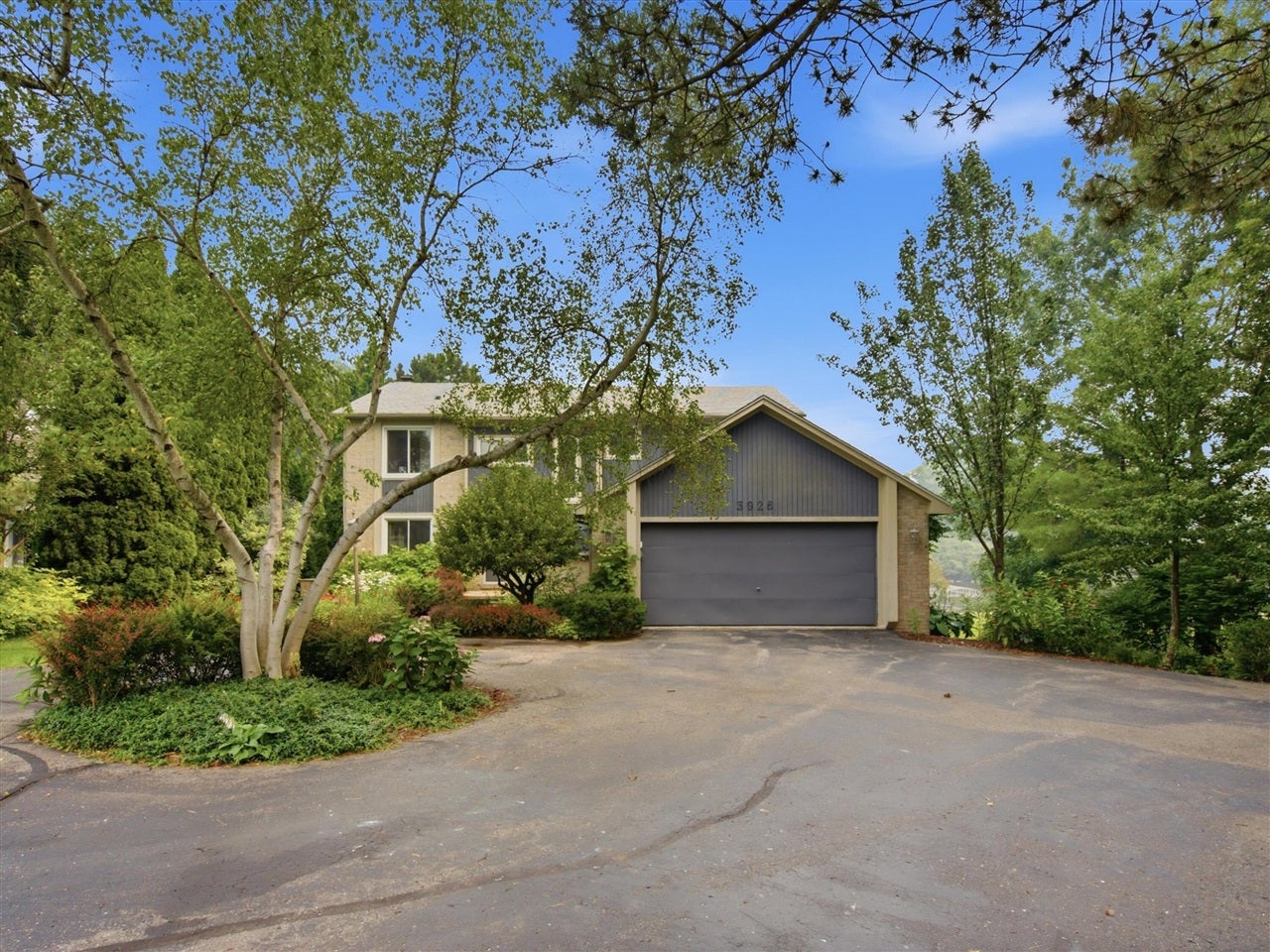 3926 Lakes Edge Drive — photo