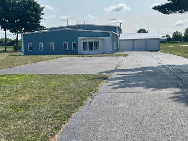 385 Airport Drive — photo