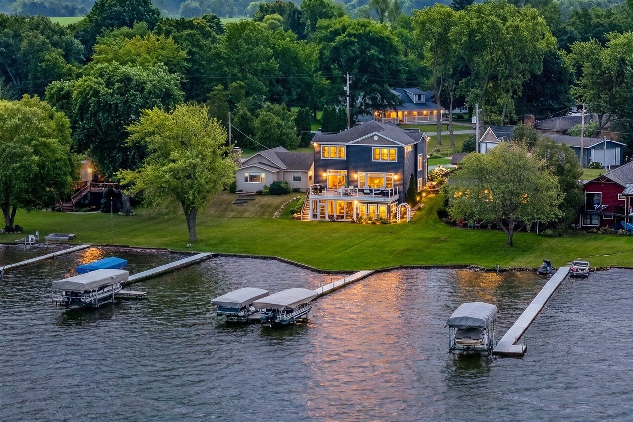 7705 S Indian Lake Drive — photo