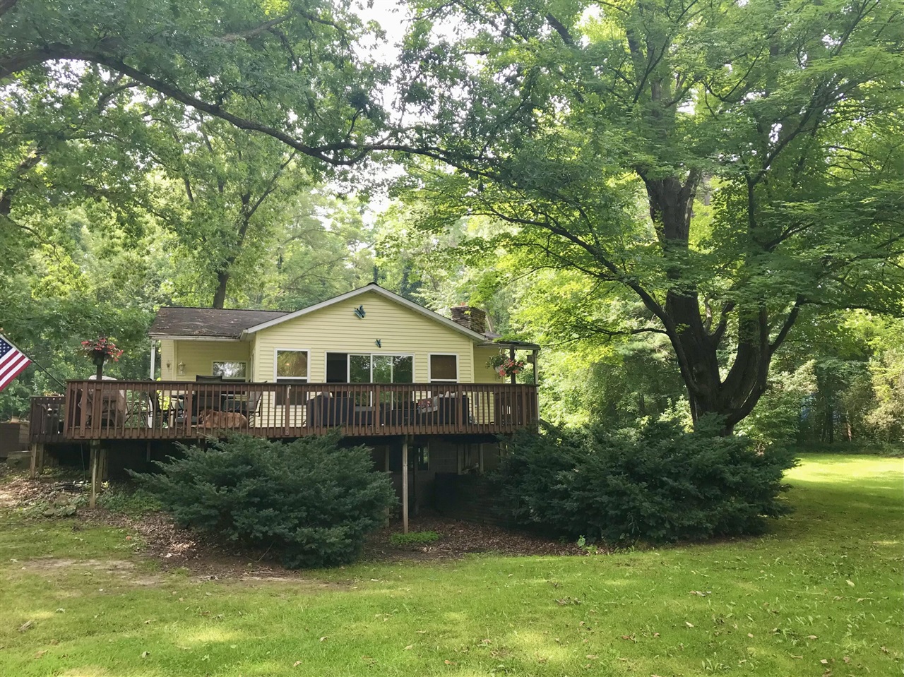 11448 Riverside Drive — photo