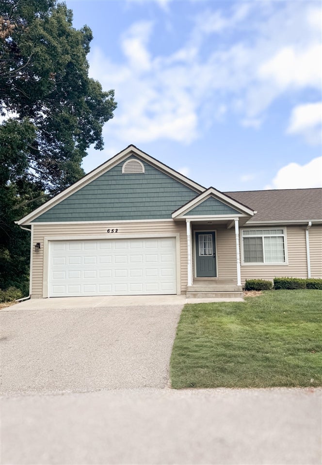 652 Oriole Court 10 — photo