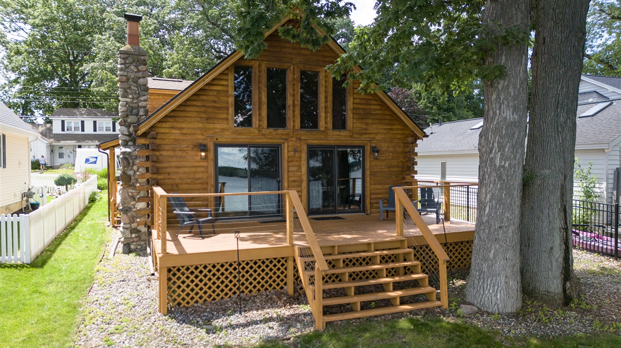 9715 Woodlawn Drive — photo