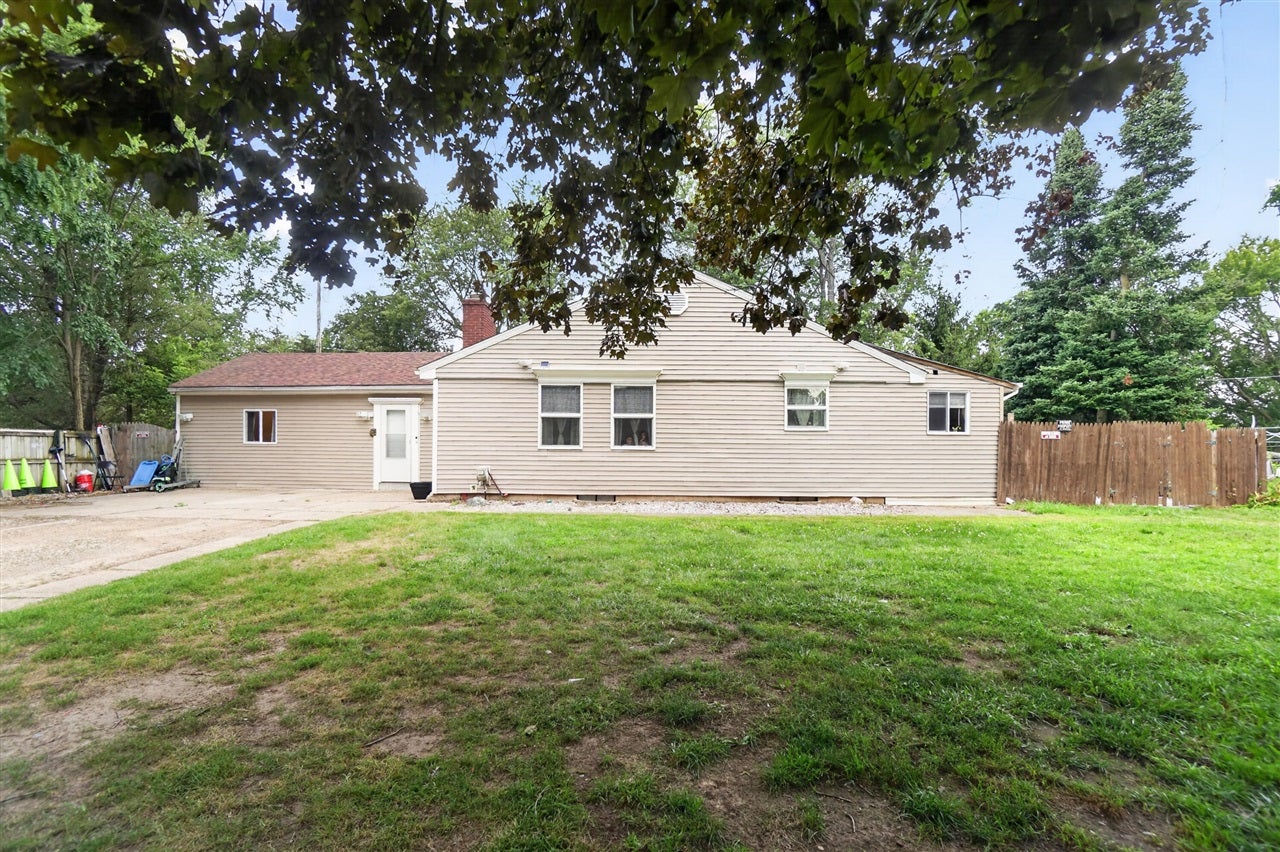 6140 Pinckney Road — photo