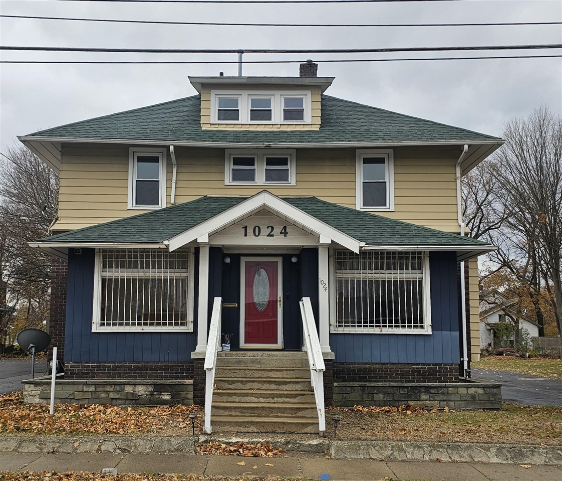 1024 S Grand Traverse Street — photo