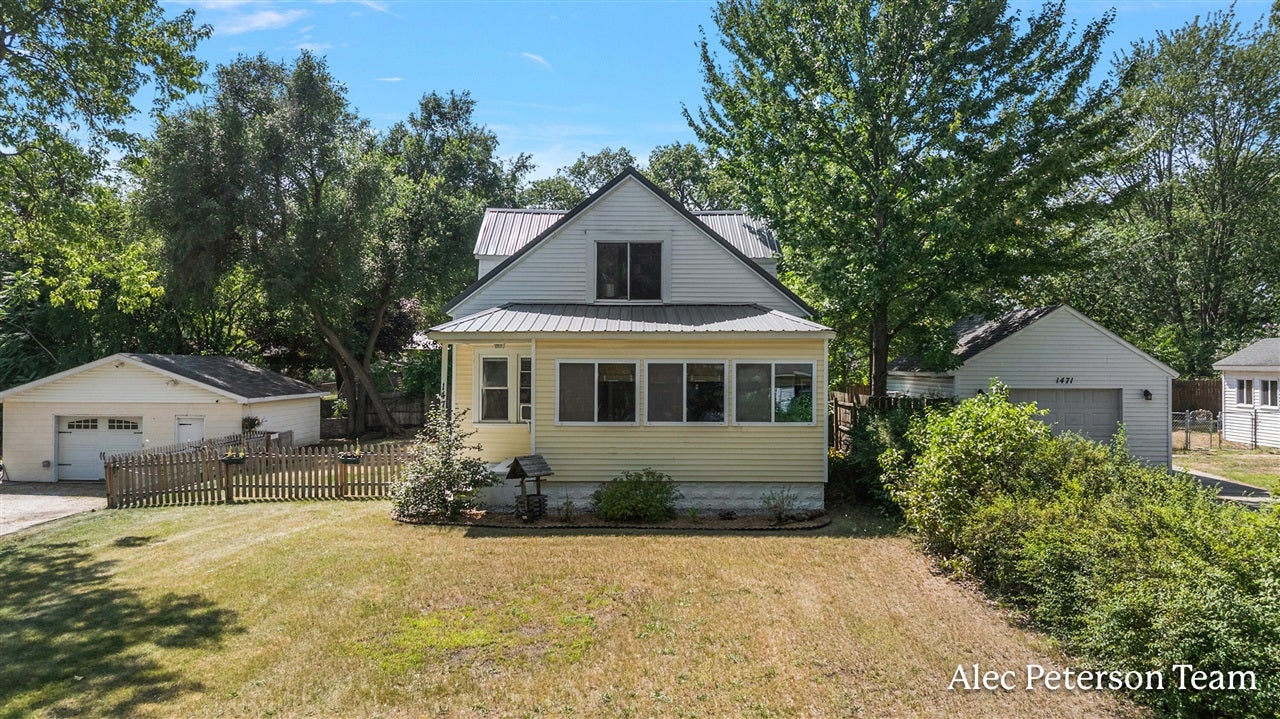 1473 Center Street — photo
