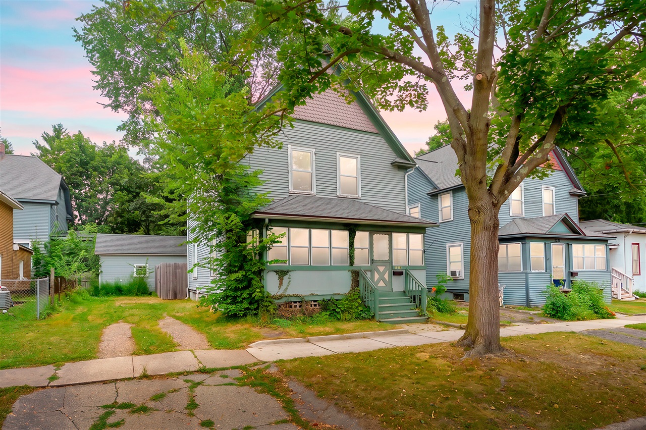 1318 Oak Street — photo