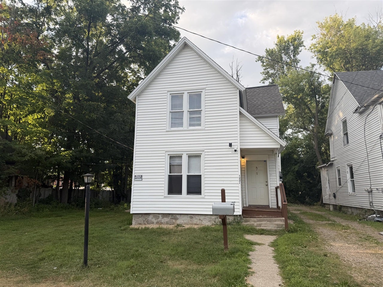 1221 Wells Place Unit: 2 — photo