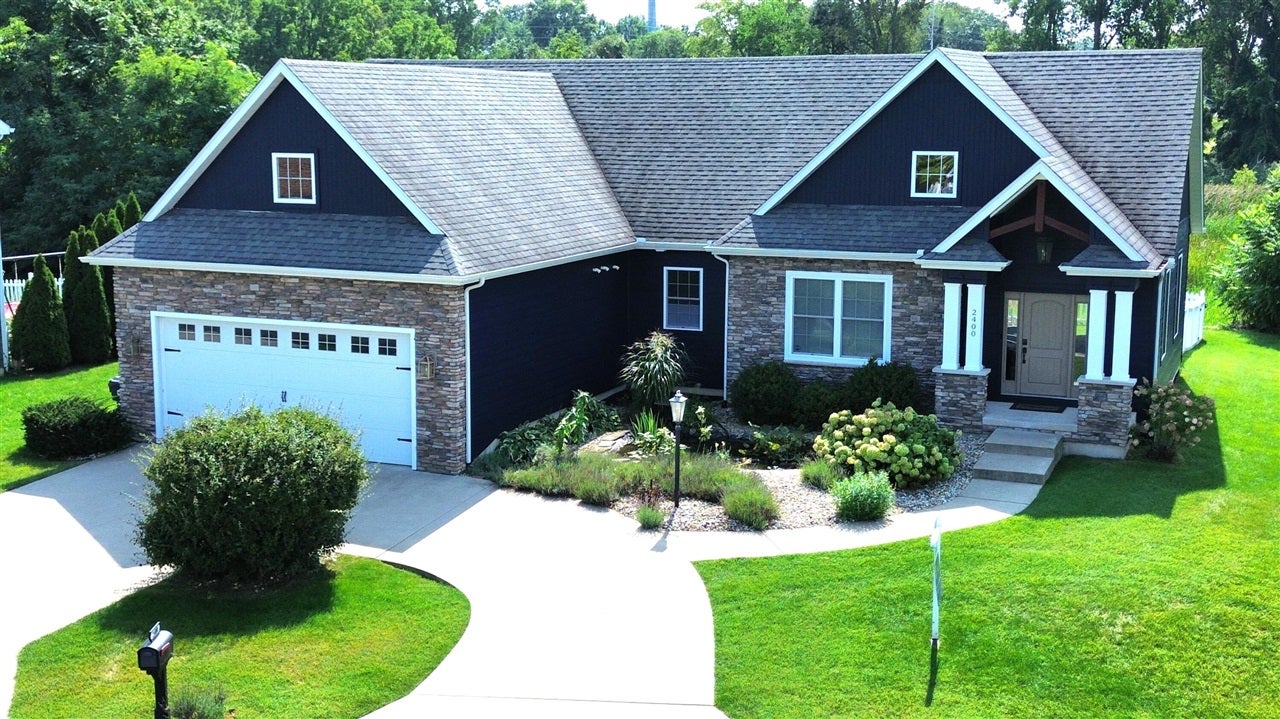 2400 Bay Pointe Drive — photo