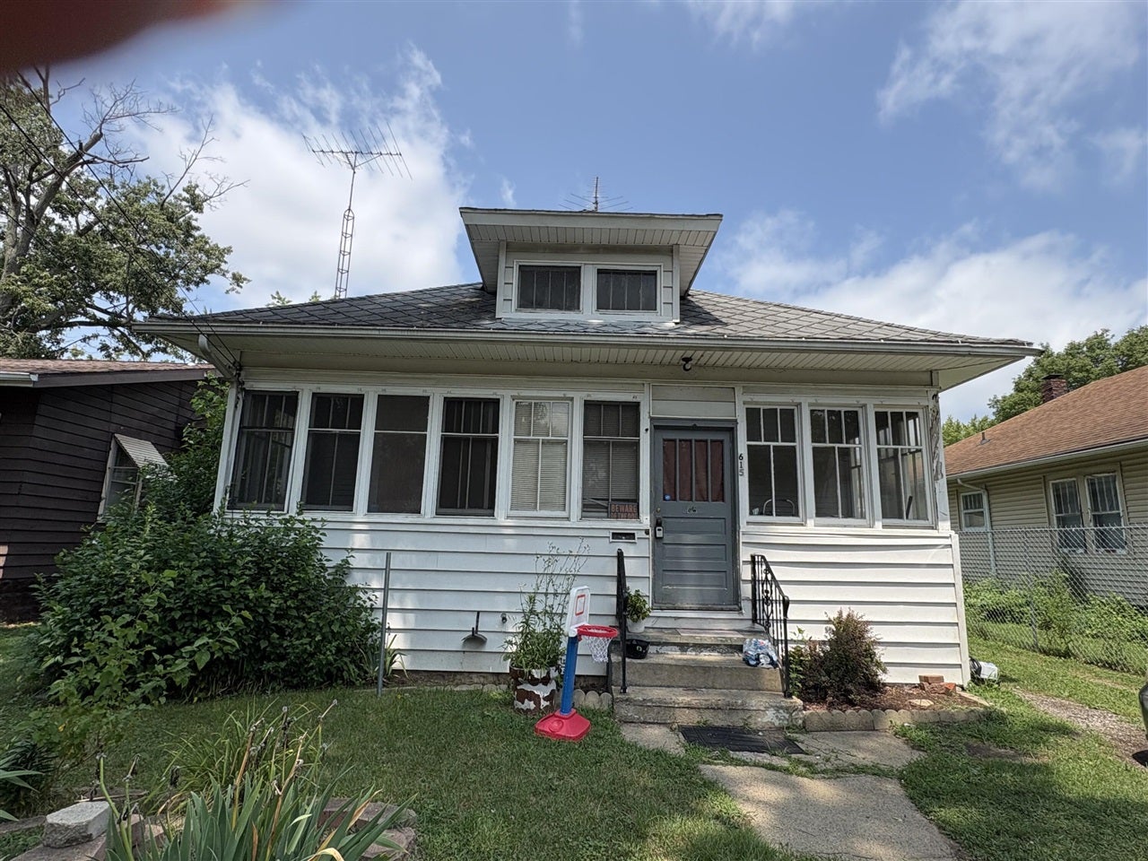615 Howard Street — photo