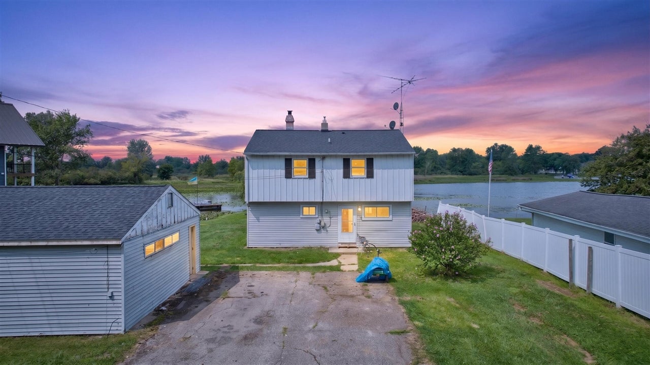 1040 Echo Beach Drive — photo