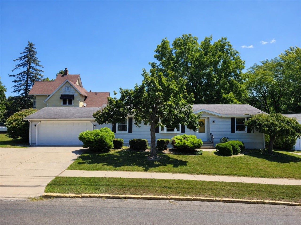 221 S Madison Street — photo