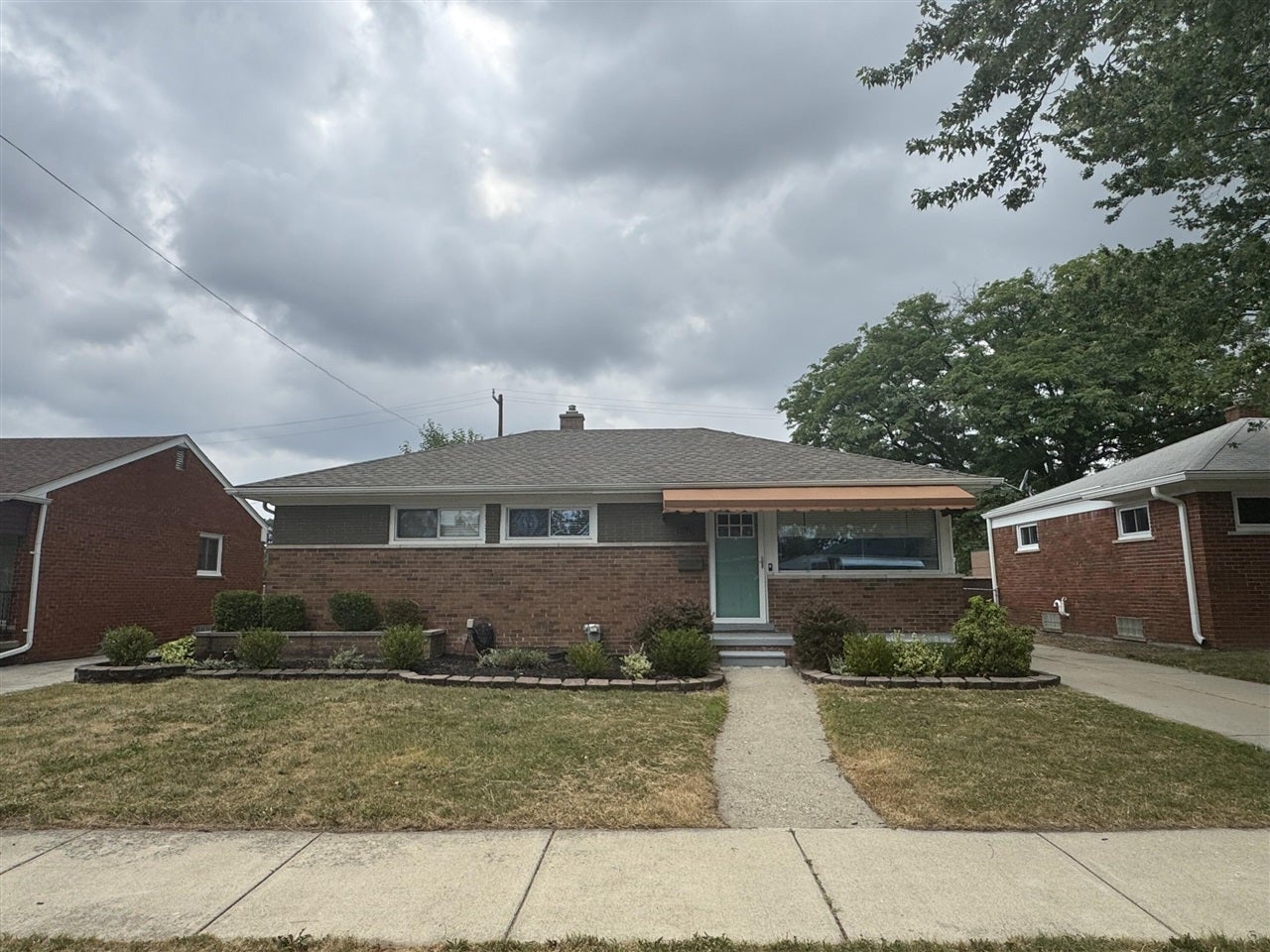 25147 Collingwood Street — photo