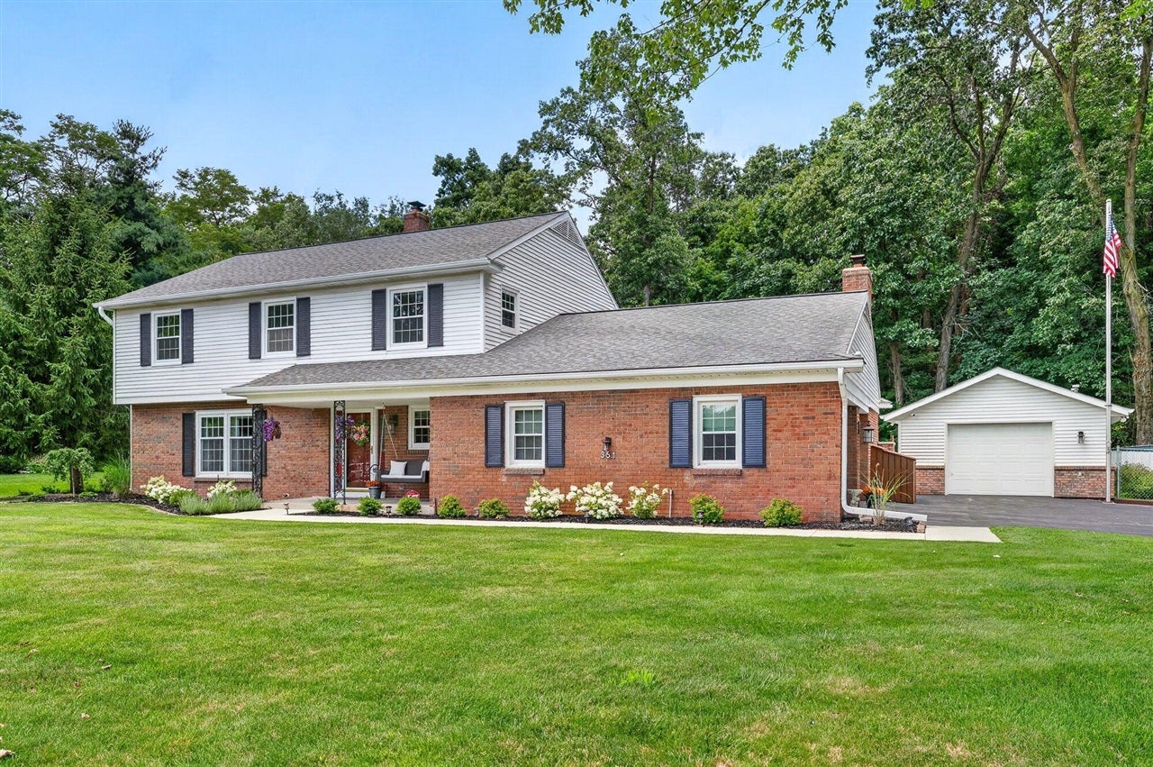 351 W Ridge Circle — photo