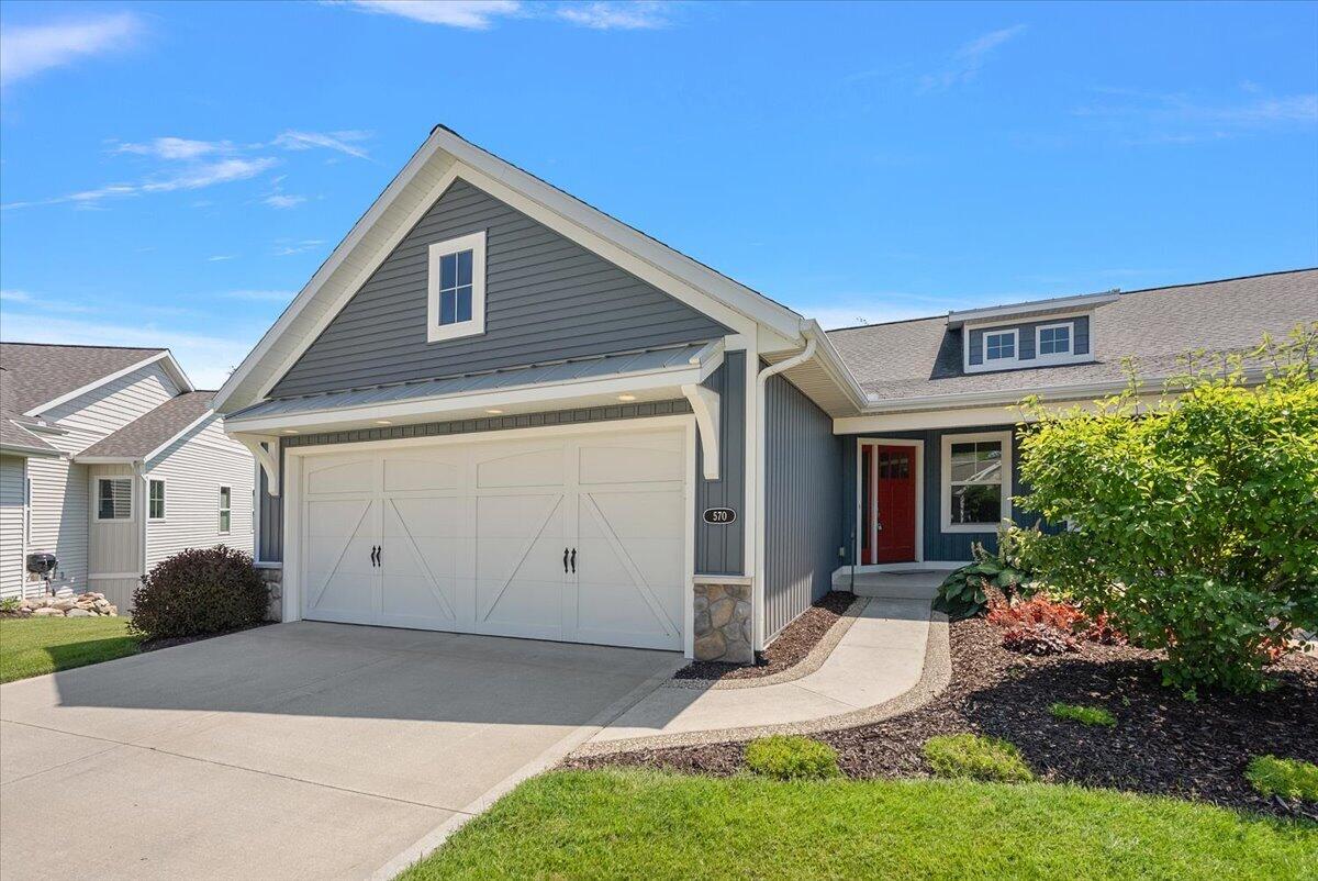 570 Riverbank Circle — photo