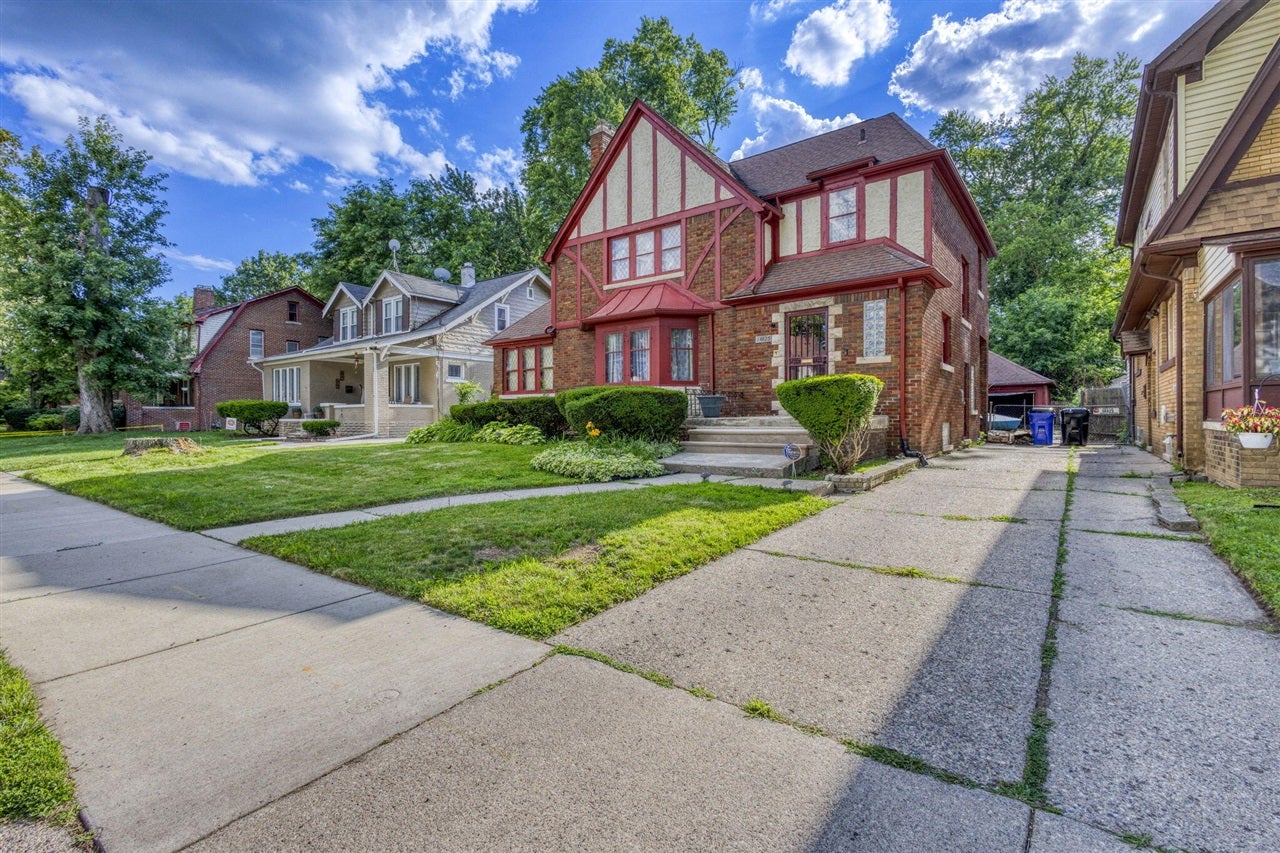 14425 Woodmont Avenue — photo
