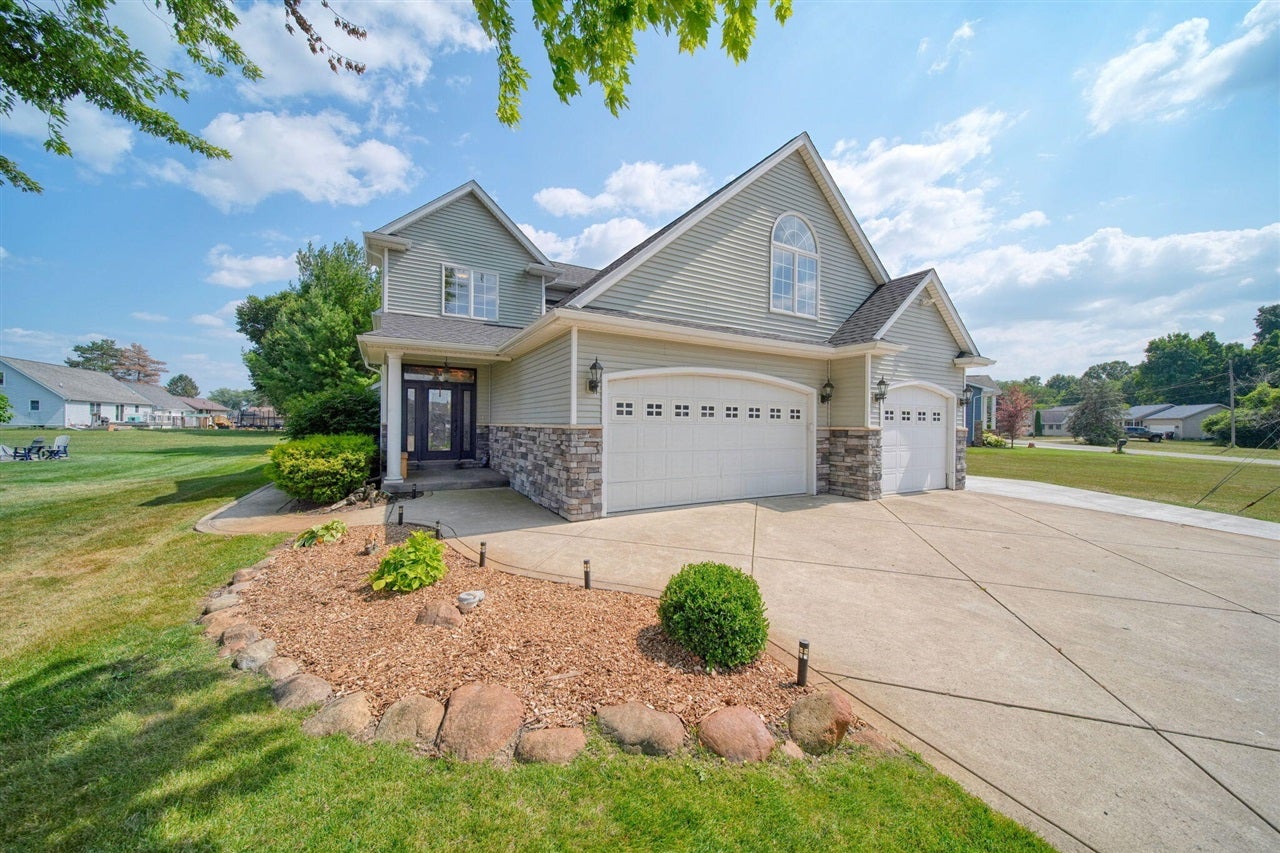 123 N Grand Pointe Drive — photo