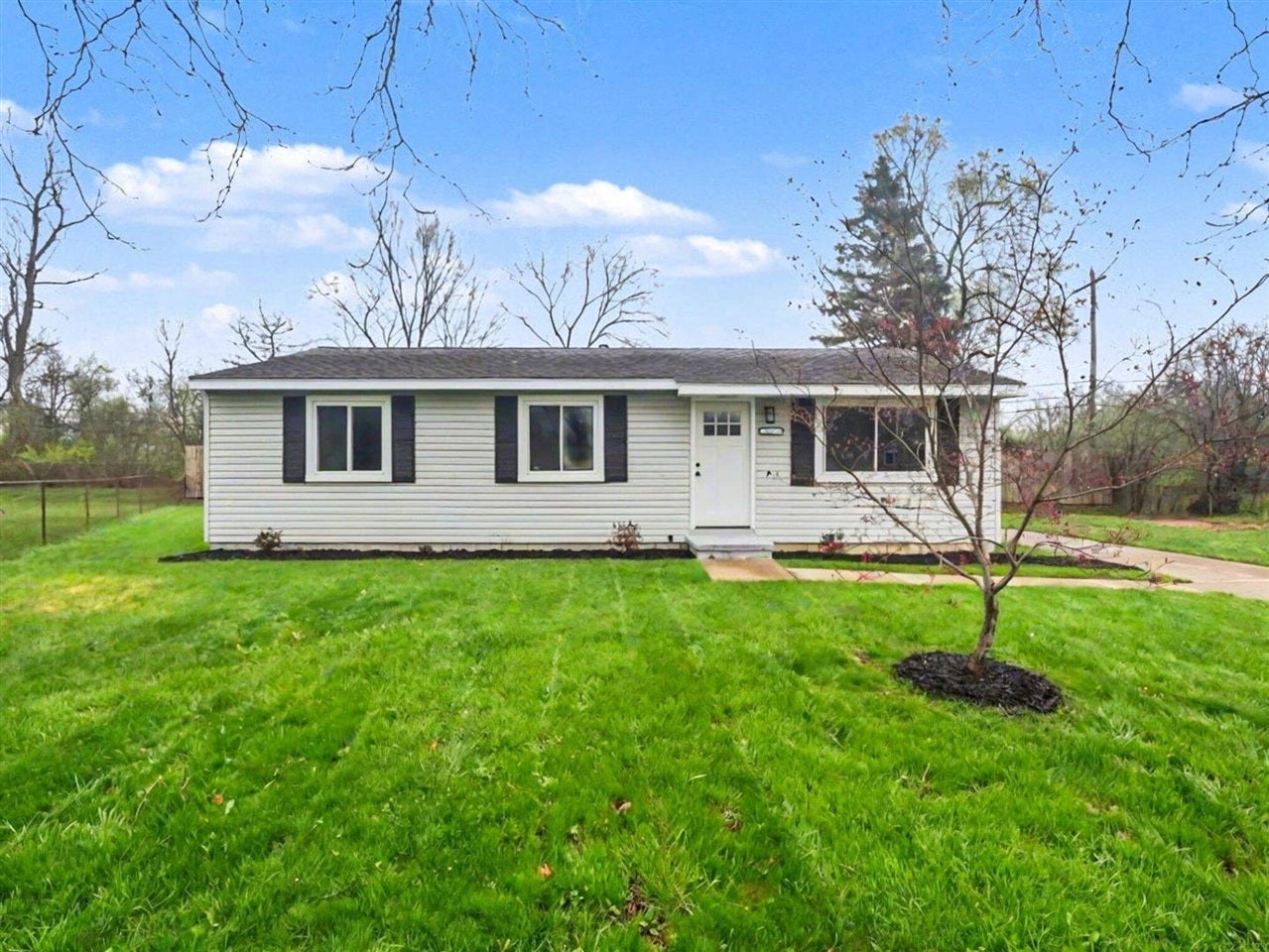 12 Faust Court — photo