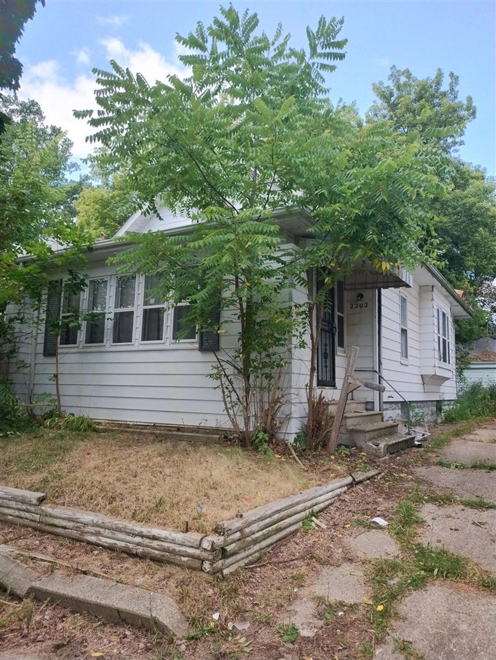 2202 Swayze Street — photo