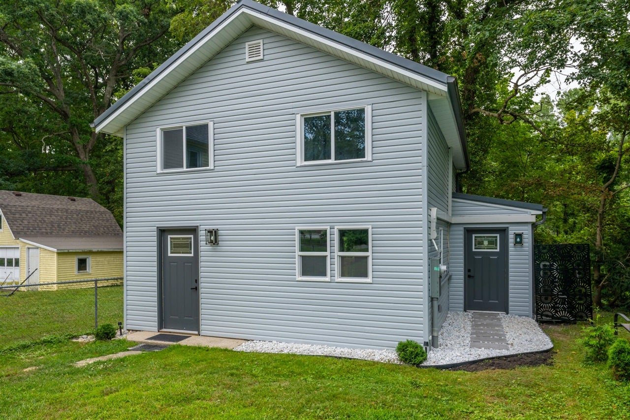 411 Paw Paw Avenue — photo