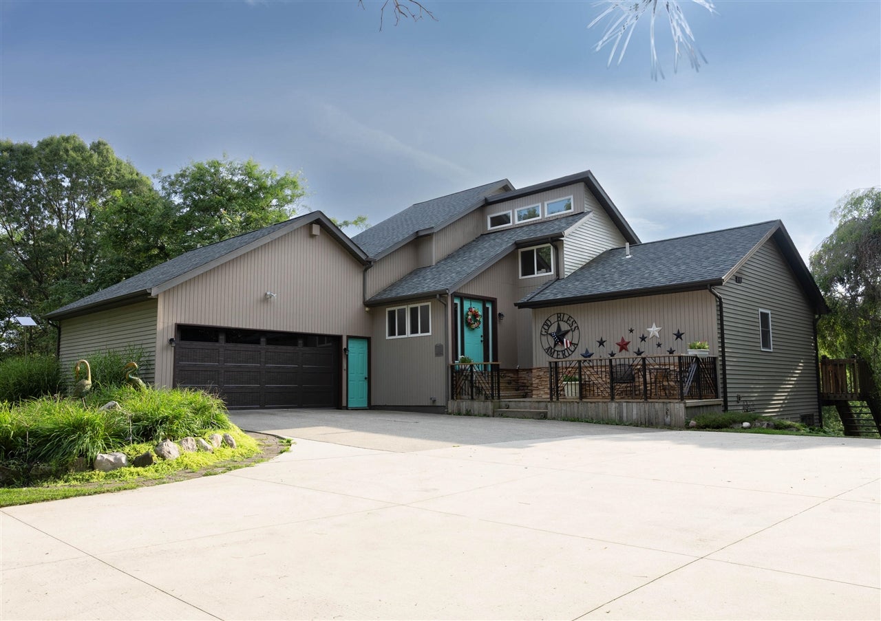 10335 Lincoln Lake Road — photo