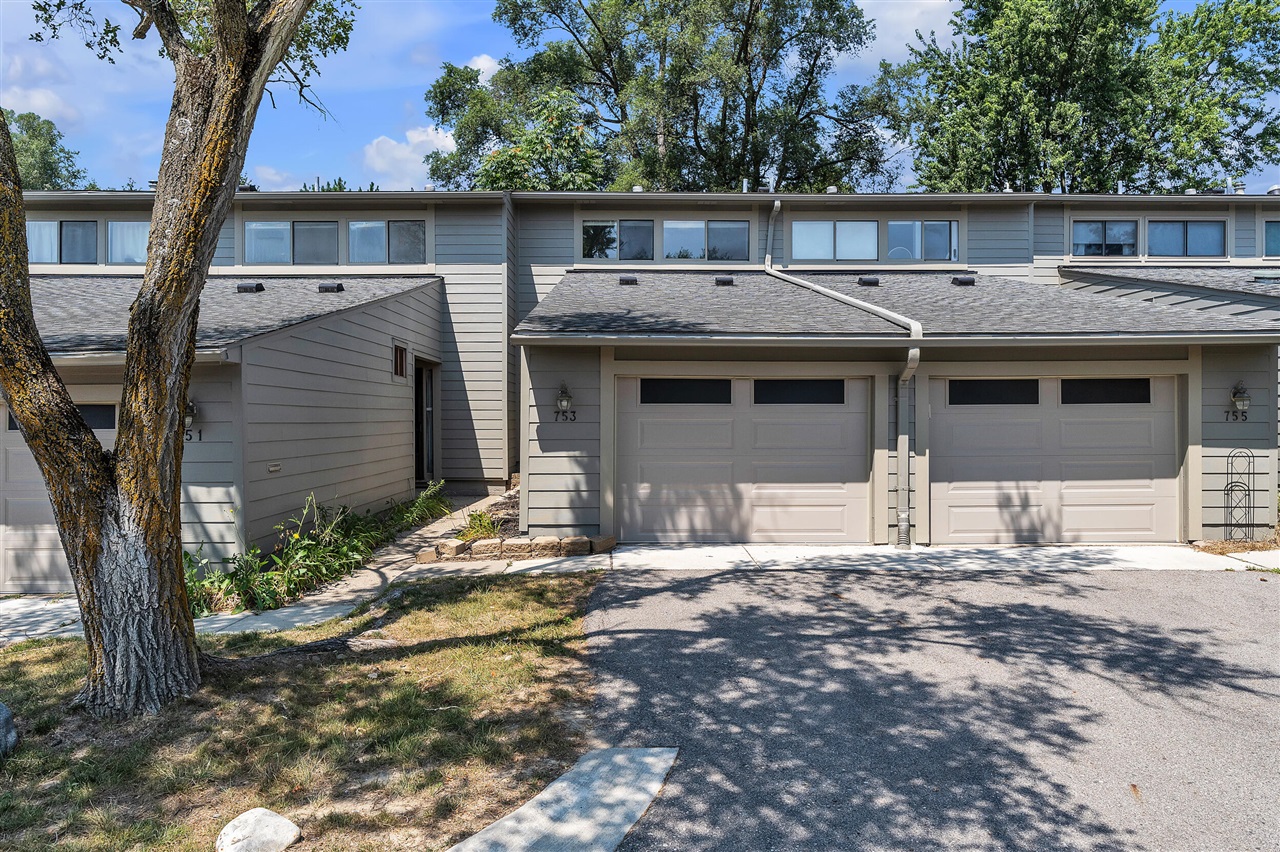 753 Peninsula Court — photo