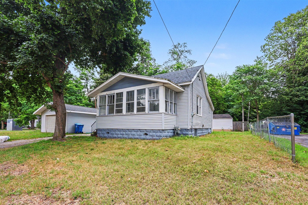 1768 Henry Street — photo