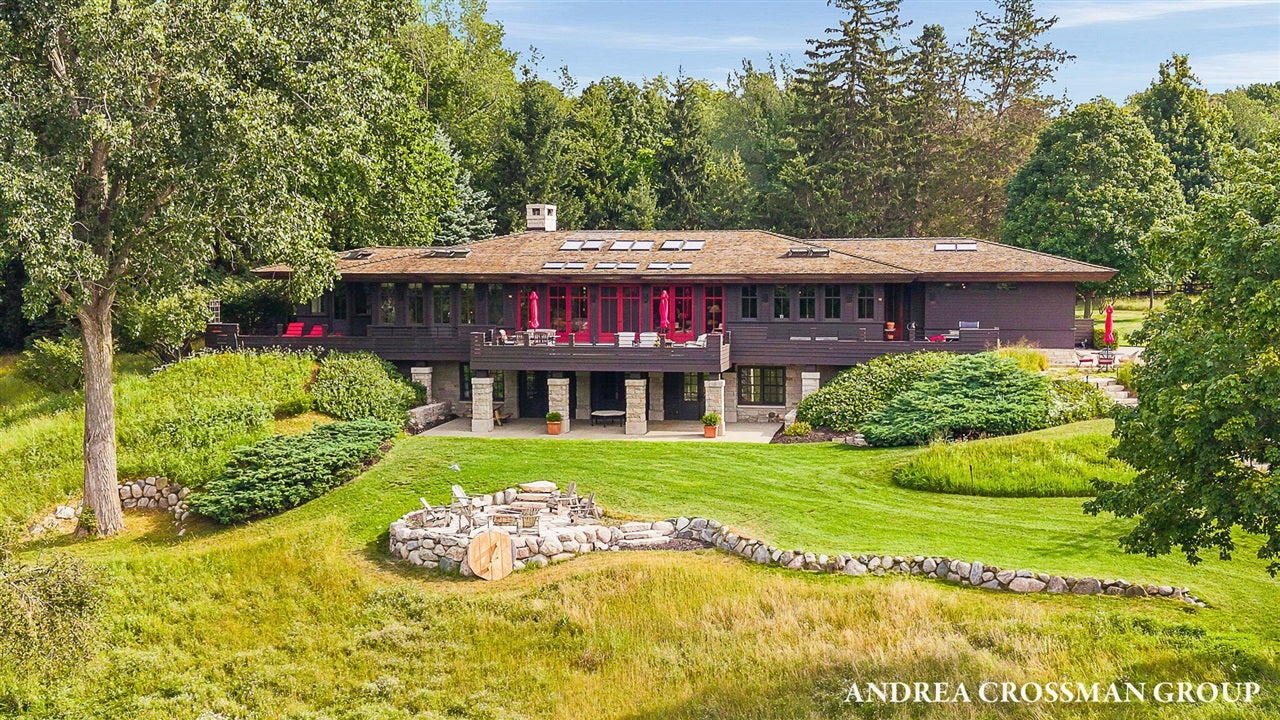 2048 Lakeshore Drive — photo