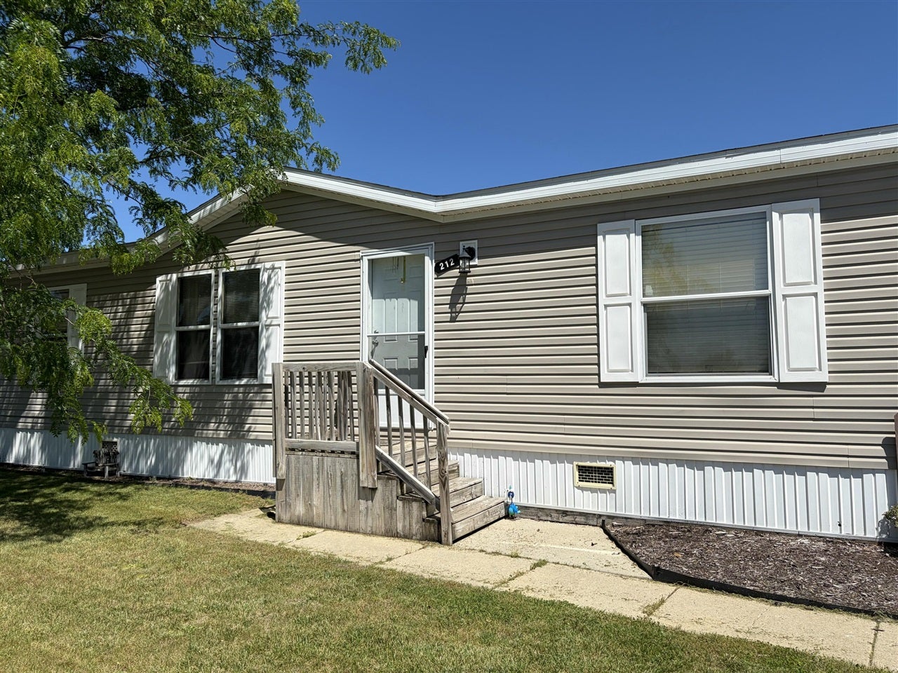 360 E Tuttle Road 212 — photo