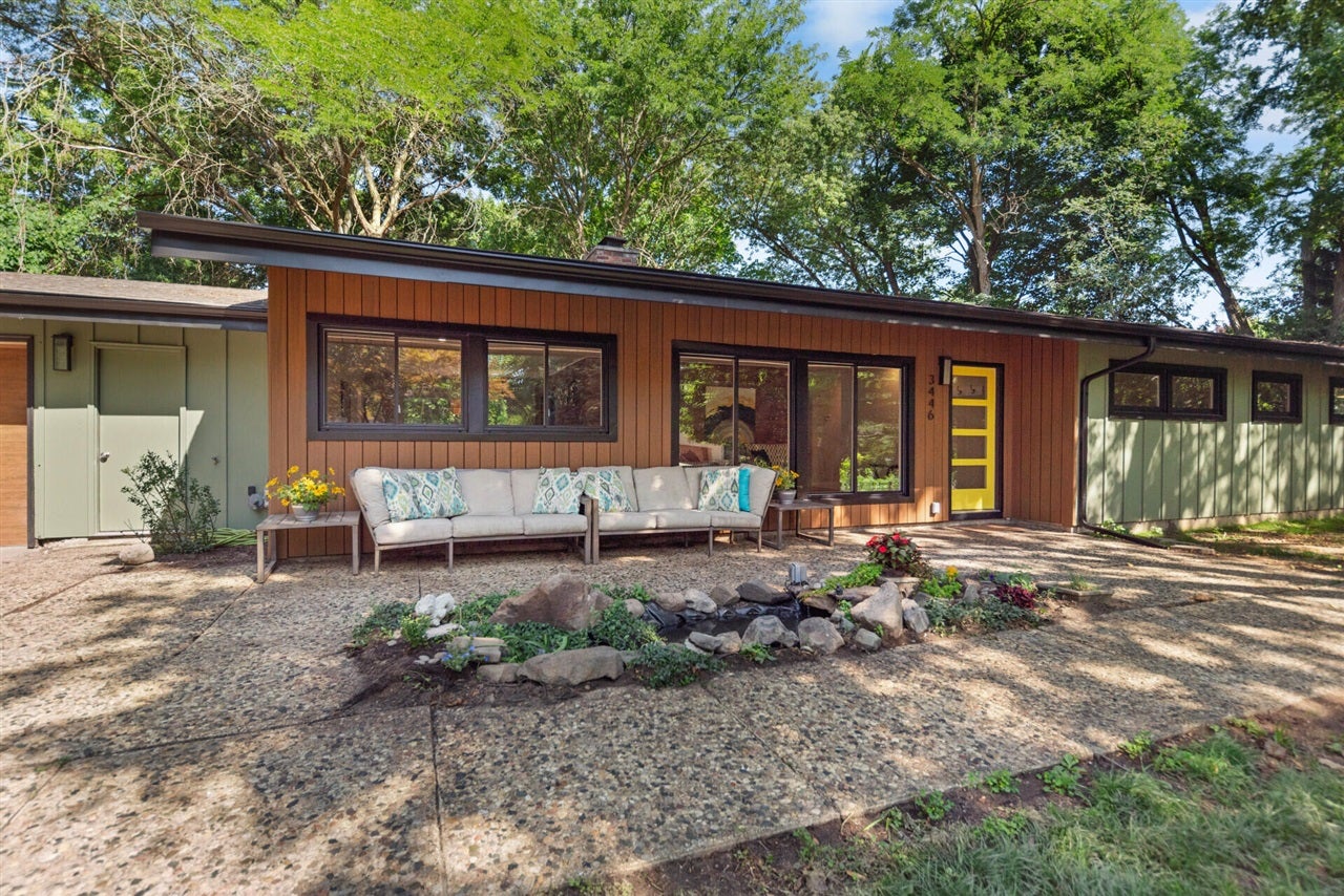 3446 Charing Cross Road — photo