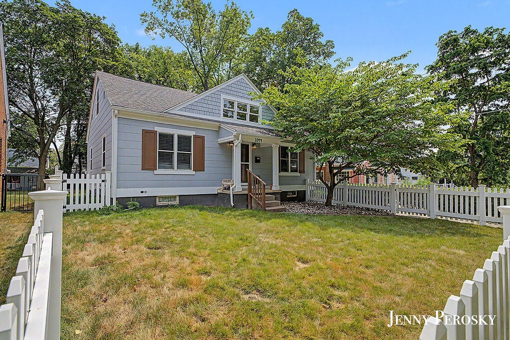 1044 Breton Road — photo