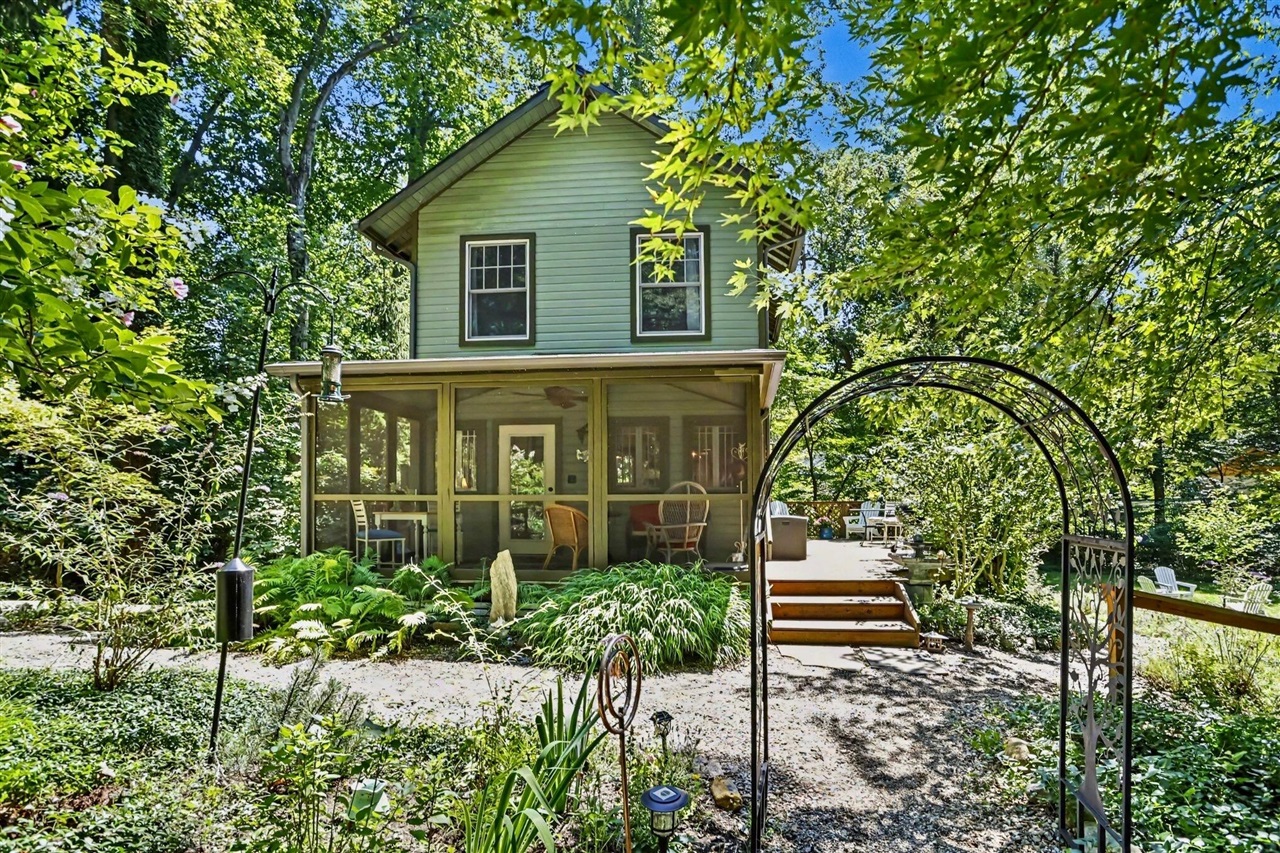 6650 Pine Lane — photo