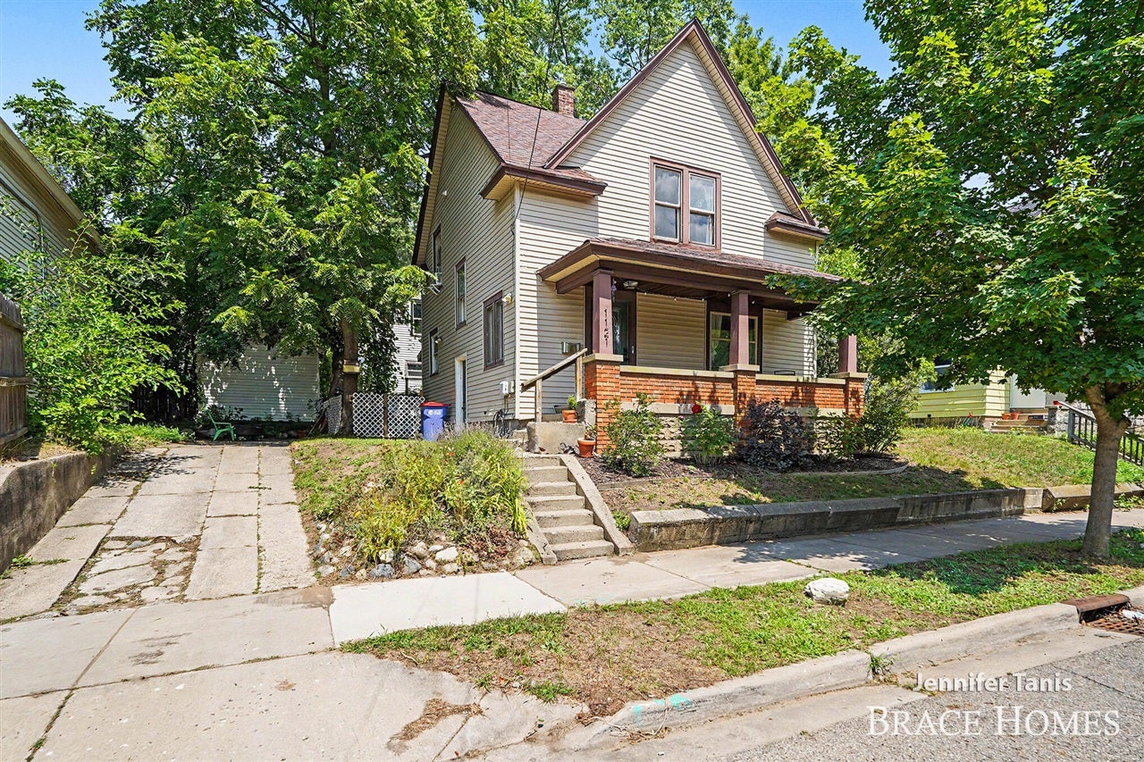 1121 Baxter Street — photo