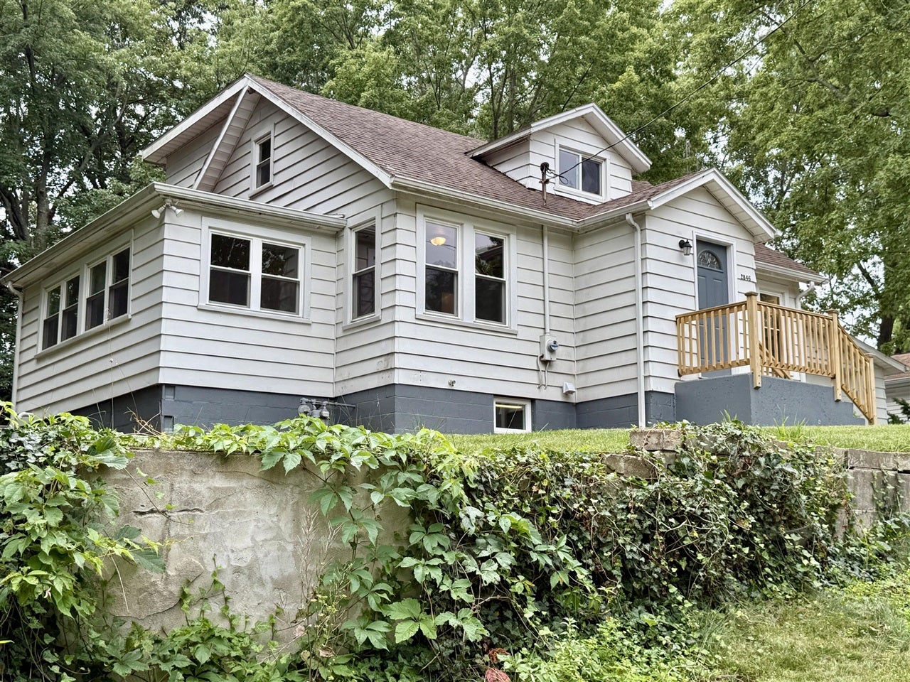 2846 Oak Street — photo
