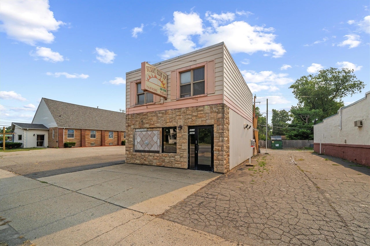 1030 N Wayne Road — photo