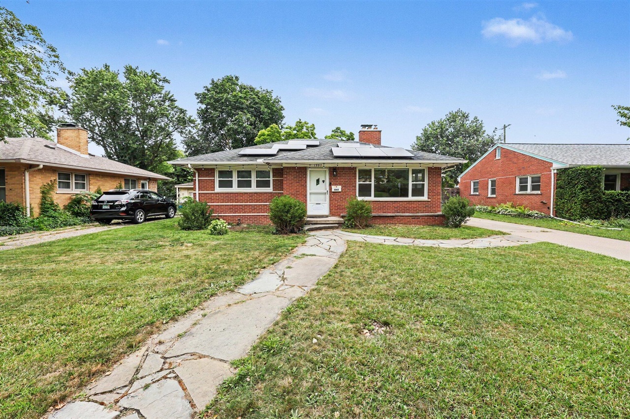 1597 Greenview Drive — photo