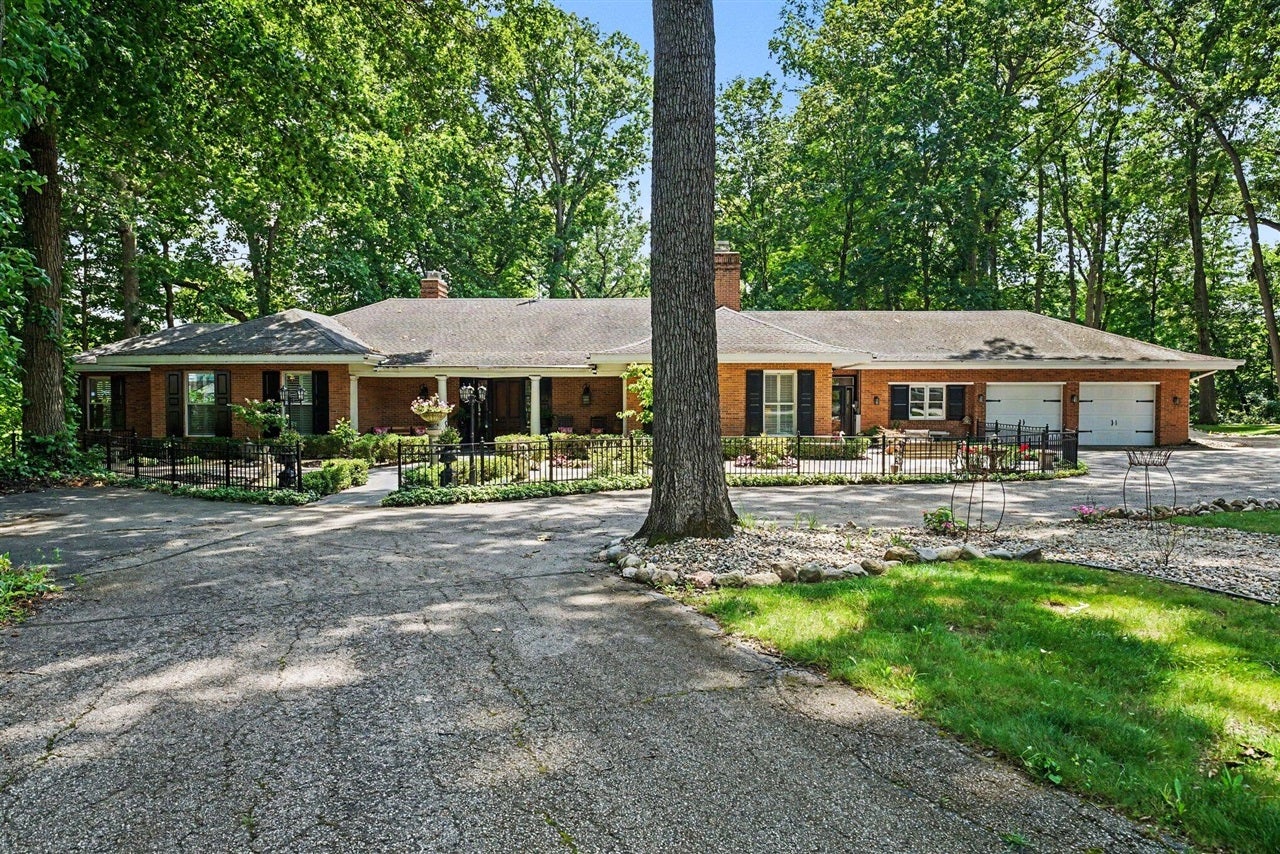 1660 Signal Point Drive — photo