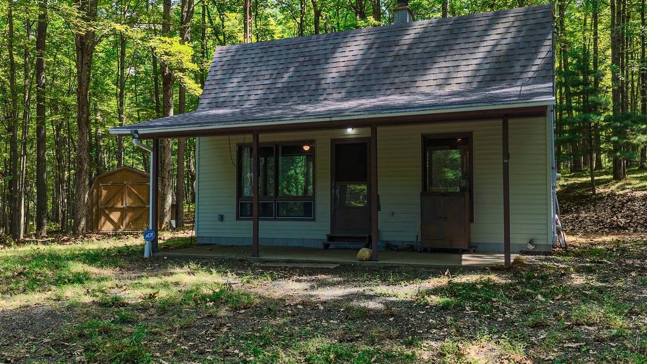 598 N M-37 — photo