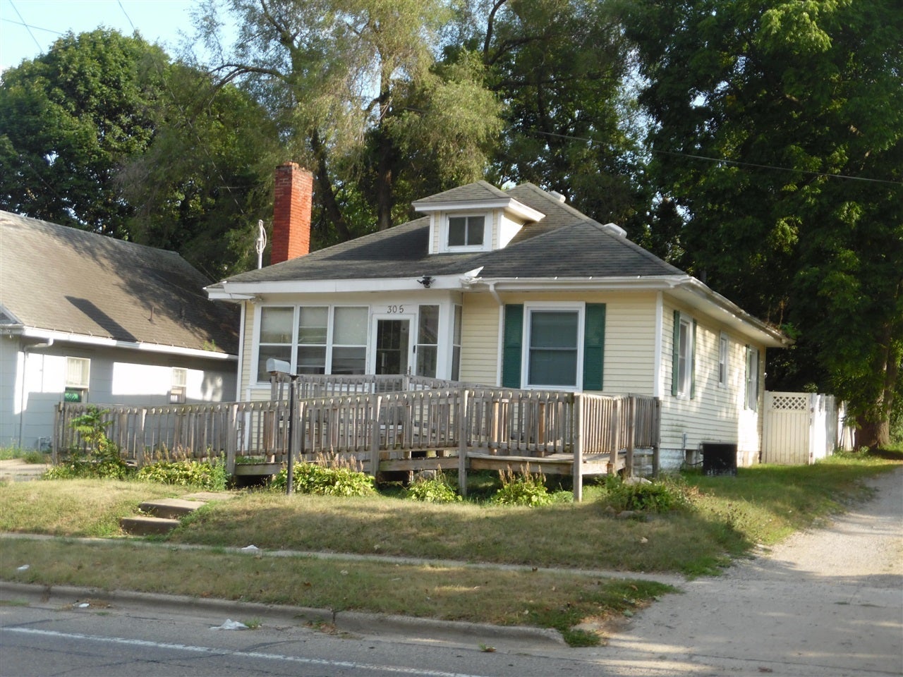 305 W High Street — photo