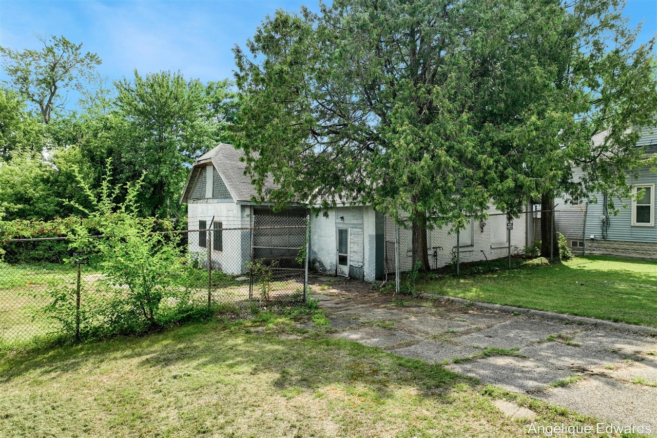 908 Sigsbee Street — photo