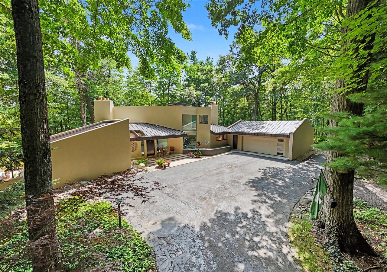10109 Hathaway Drive — photo